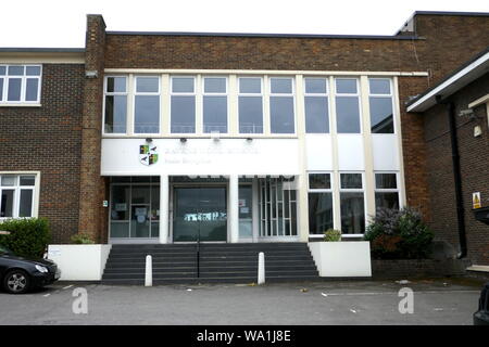 David Bowie's School, Bromley Technical High School ist nun als Ravens Holz Schule bekannt. Die Hochschule ist Stolz auf die Errungenschaften ihrer ehemaligen Schüler. Stockfoto