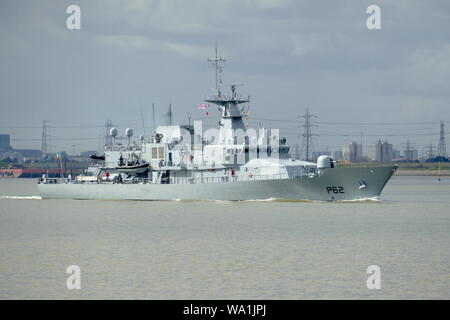 LE James Joyce P62 ist ein Offshore Patrouillenschiff von Die irische Marine und ist auf der Themse nach abgebildet Ein Besuch in London Stockfoto