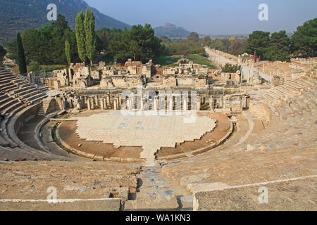 Die archäologischen Ruinen der Großen Theater in Ephesus in der Türkei Stockfoto