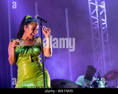 Alges, Portugal: jorja Smith Performing live am ersten Tag des Festivals NOS lebendig in Alges, Donnerstag, Jan. 11, 2019. Mit: jorja Smith Wo: Lisboa, Portugal Wann: 11 Aug 2019 Quelle: Rui M Leal/WENN.com Stockfoto