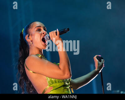 Alges, Portugal: jorja Smith Performing live am ersten Tag des Festivals NOS lebendig in Alges, Donnerstag, Jan. 11, 2019. Mit: jorja Smith Wo: Lisboa, Portugal Wann: 11 Aug 2019 Quelle: Rui M Leal/WENN.com Stockfoto