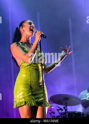 Alges, Portugal: jorja Smith Performing live am ersten Tag des Festivals NOS lebendig in Alges, Donnerstag, Jan. 11, 2019. Mit: jorja Smith Wo: Lisboa, Portugal Wann: 11 Aug 2019 Quelle: Rui M Leal/WENN.com Stockfoto