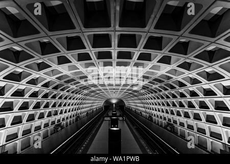 B&W Schuß von der U-Bahn Station in Washington DC Stockfoto