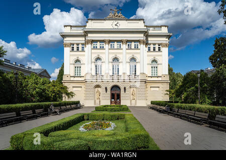 Warschau, Polen - August 2019: Gebäude der ehemaligen Warschauer Universität Bibliothek. 1888 im klassizistischen Stil erbaut, ist es innerhalb der Universität Camp entfernt Stockfoto
