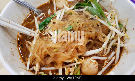 Nahaufnahme von nudelsuppe der traditionellen Thai Food, Street Food thai Nudelsuppe. Stockfoto