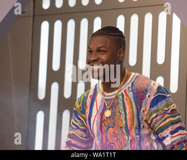 John Boyega auf der Star Wars Show auf der Star Wars Show am 12 April, 2019 bei "Star Wars"-Feier in Chicago interviewt Stockfoto