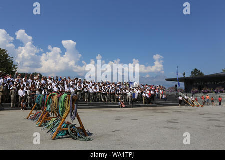 Dépôt de Cordes et des piolets. Fête des Guides du Val Montjoie. Saint-Gervais-les-Bains. Stockfoto