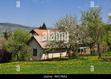 Sarajevo/Bosina und Herzegowina - 28 Apr 2018: Das Dorf in Bosnien und Herzegowina Stockfoto