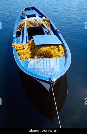 Griechenland. Lesbos. Kalloni Hafen. Kleines Fischerboot. Stockfoto