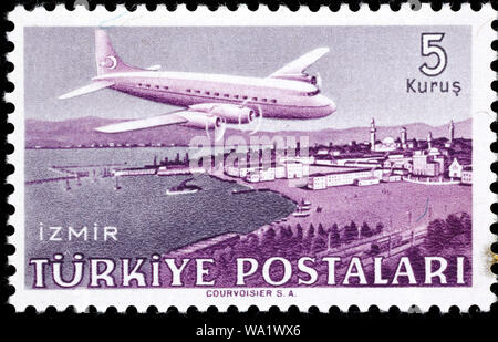 Douglas DC-6-Flugzeug über Izmir, Briefmarke, Türkei, 1949 Stockfoto