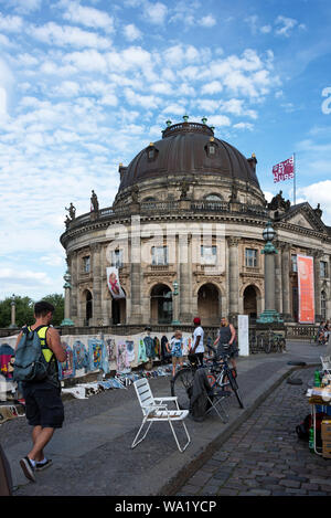 Die Antiken und Buchmarkt in der Nähe der Bode Museum, Berlin, Deutschland. Stockfoto