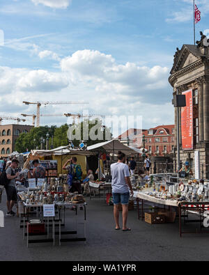 Die Antiken und Buchmarkt in der Nähe der Bode Museum, Berlin, Deutschland. Stockfoto