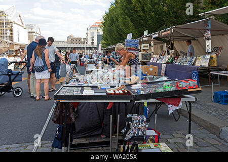 Sonntag Nachmittag in der Antike und Buchmarkt in der Nähe der Bode Museum, Berlin, Deutschland. Stockfoto