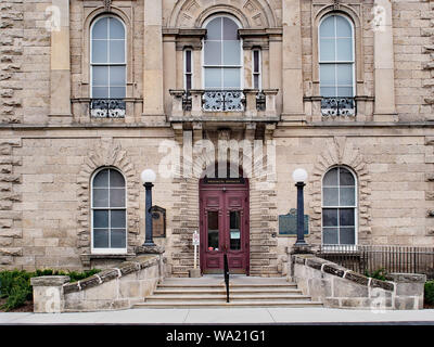 GUELPH, ONTARIO, KANADA - Juli 2013: Diese kleine Stadt hat, bewahrt sein architektonisches Erbe, einem reich verzierten Stein Rathaus im Jahre 1856 gebaut. Stockfoto