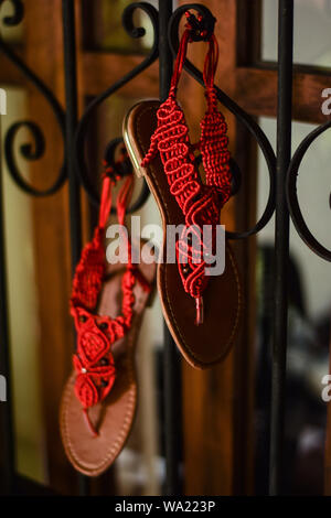 Handgefertigte macrame Sandalen von amaru Kolumbien Stockfoto