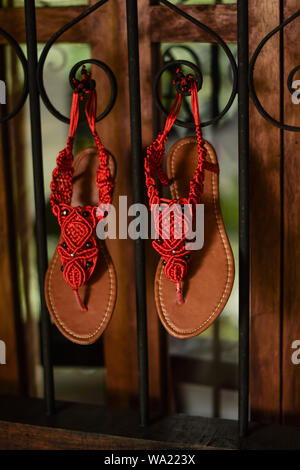 Handgefertigte macrame Sandalen von amaru Kolumbien Stockfoto