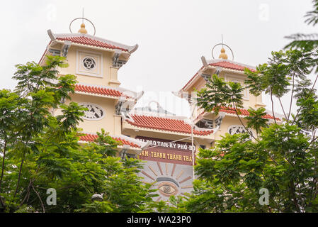 Ho Chi Minh City, Vietnam - am 28. April 2019: Die Fassade der Cao Dai Tempel Thanh, dass Nam Thanh Thanh, Cau (Kho), Nguyen Cu Trinh Street Stockfoto