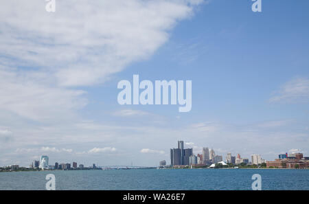 Detroit, Michigan, USA. 15 Aug, 2019. August 15, 2019, Detroit, Michigan, USA; Belle Isle State Park ist eine Insel in der Detroit River zwischen Windsor, Kanada im Osten und Detroit, Michigan, im Westen mit Blick auf die beiden Städte von den Parks grüner Umgebung am südlichen Ende der Insel. Der Bereich zugänglich von der Stadt Detroit. Credit: Ralph Lauer/ZUMA Draht/Alamy leben Nachrichten Stockfoto