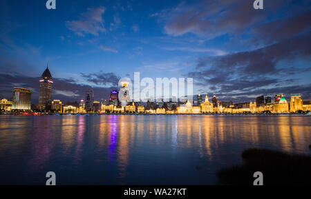 Nacht auf dem Bund in Shanghai Stockfoto