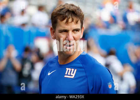 East Rutherford, New Jersey, USA. 16 Aug, 2019. August 16, 2019, New York Giants Quarterback Eli Manning (10) schaut auf vor der NFL preseason Spiel zwischen den Chicago Bears und die New York Giants bei MetLife Stadium in East Rutherford, New Jersey. Christopher Szagola/CSM Credit: Cal Sport Media/Alamy leben Nachrichten Stockfoto