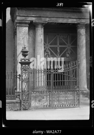 Bank von Louisiana schmiedeeisernen Zaun, 344 Royal Street, New Orleans Stockfoto