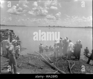 Die Taufe durch Untertauchen in den MIssissippi River, 29. Mai 1938: Schulter - tief im Wasser Stockfoto