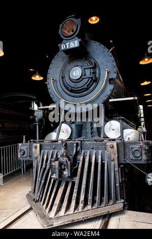 Eine alte Dampflok Lok Zug auf Anzeige im roundhouse am Greenfield Village, Henry Ford Museum, Dearborn, Michigan, USA Stockfoto