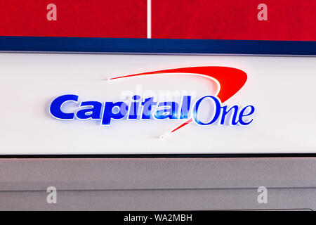 August 16, 2019 Sunnyvale/CA/USA - CapitalOne Logo auf einen Geldautomaten, Capital One Financial Corporation angezeigt ist eine Bank, die Firma Stockfoto