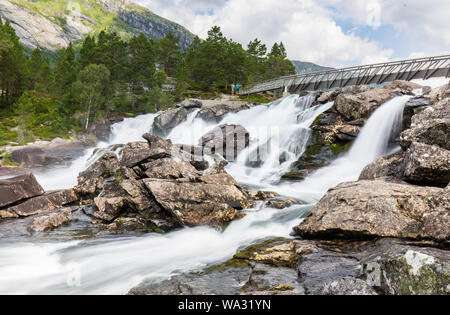 Majestätischen Wasserfall Likholefossen entlang der malerischen Route Gaularfjellet in Norwegen Stockfoto