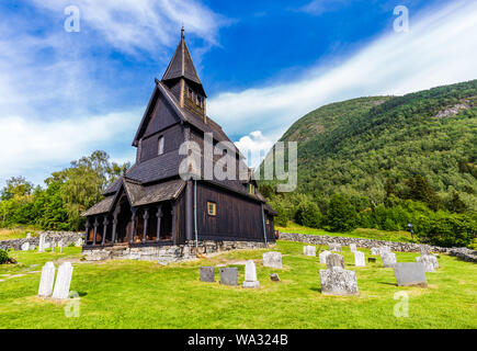 Urnes Stabkirche in Ornes entlang Lustrafjorden in Sogn und Fjordane County in Norwegen. Stockfoto