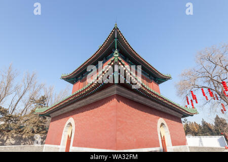 Beijing Ditan Park - Glockenturm Stockfoto