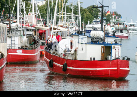 Warnemünder Yachten in alten Kanal, Alten Strom, Rostock Deutschland Stockfoto