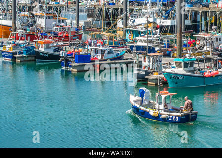 Der Hafen von Newlyn Fischerdorf in der Nähe von Penzance in Cornwall, England, Großbritannien. Stockfoto