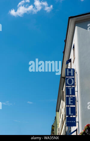 Genf, Schweiz - Juli, 08, 2019: Fassade der Gebäude des Hotel Le Montbrilliant. Das Hotel Le Montbrilliant ist ein 4-Sterne Hotel, in der Nähe von ADR Stockfoto