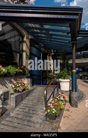 Genf, Schweiz - Juli, 08, 2019: Fassade der Gebäude des Hotel Le Montbrilliant. Das Hotel Le Montbrilliant ist ein 4-Sterne Hotel, in der Nähe von ADR Stockfoto