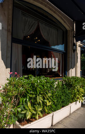 Genf, Schweiz - Juli, 08, 2019: Fassade der Gebäude des Hotel Le Montbrilliant. Das Hotel Le Montbrilliant ist ein 4-Sterne Hotel, in der Nähe von ADR Stockfoto