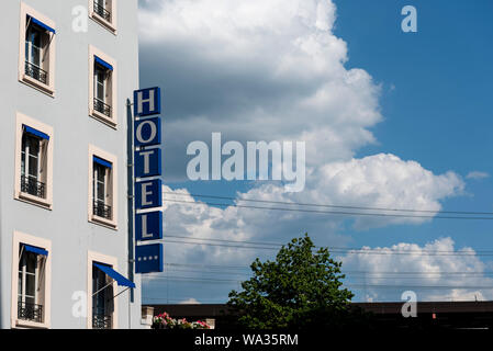 Genf, Schweiz - Juli, 08, 2019: Fassade der Gebäude des Hotel Le Montbrilliant. Das Hotel Le Montbrilliant ist ein 4-Sterne Hotel, in der Nähe von ADR Stockfoto
