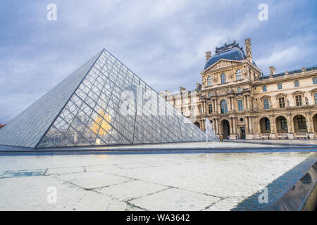 Der Louvre in Paris Stockfoto