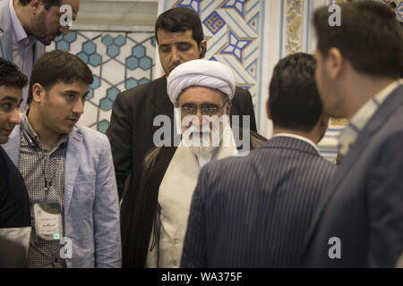 Mashhad, Razavi Khorasan, Iran. 15 Aug, 2019. Die Depotbank von Astan Quds Razavi, Ahmad Marvi, besucht das 2. internationale Seminar für Arbaeen Aktivisten in Mashhad, Razavi Khorasan, Iran. Die Zweite Internationale Seminar für Arbaeen Aktivisten wurde in der Imam Reza Heiligtum in Mashhad im Beisein von Prominenz aus muslimischen Ländern statt. Dieses Seminar wurde veranstaltet von Astan Quds Razavi. Credit: ZUMA Press, Inc. Credit: ZUMA Press, Inc./Alamy leben Nachrichten Stockfoto