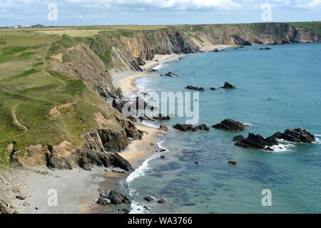 Marloes Sands remote Waliser Strand von Pembrokeshire Coast National Park Pembrokeshire Coastal Path Wales Cymru GROSSBRITANNIEN Stockfoto