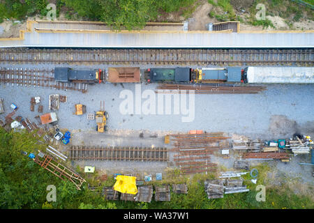 Dampfmaschine viktorianischen Bahnhof auf Vintage Railway Luftbild von oben Stockfoto