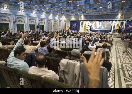 Mashhad, Razavi Khorasan, Iran. 15 Aug, 2019. Menschen nehmen an der 2. internationalen Seminar von Arbaeen Aktivisten in Mashhad, Razavi Khorasan, Iran. Die Zweite Internationale Seminar für Arbaeen Aktivisten wurde in der Imam Reza Heiligtum in Mashhad im Beisein von Prominenz aus muslimischen Ländern statt. Dieses Seminar wurde veranstaltet von Astan Quds Razavi. Credit: ZUMA Press, Inc./Alamy leben Nachrichten Stockfoto