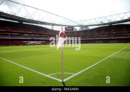 Eine allgemeine Ansicht einer Fahne im Emirates Stadium, London. Stockfoto