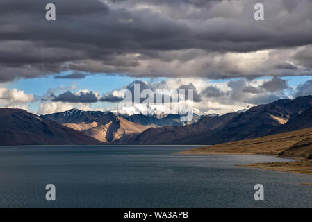 Stürmischen Himmel über Tso Moriri See in der Region Ladakh, Indien Stockfoto