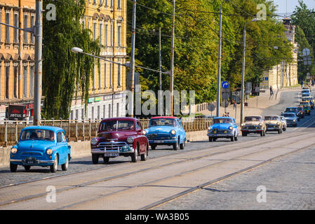 RIGA, Lettland. 17 Aug, 2019. Riga Retro 2019 - Veranstaltung zum 30-jährigen Jubiläum des Baltischen Weg gewidmet. Retro Fahrzeug Parade von über 100 Autos Credit: gints Ivuskans/Alamy leben Nachrichten Stockfoto