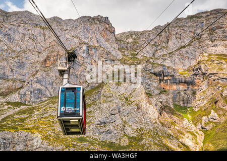 Seilbahn, auf dem Weg zum El-Kabel der oberen Station an den Berg Macizo Zentrale, von Fuente De, Picos de Europa, Kantabrien, Spanien Stockfoto