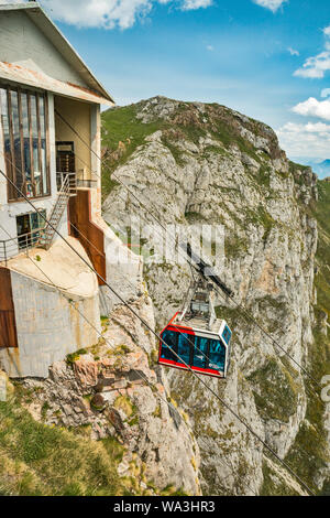 Seilbahn im El-Kabel der oberen Station an den Berg Macizo Zentrale, oben Fuente De, Picos de Europa, Kantabrien, Spanien Stockfoto