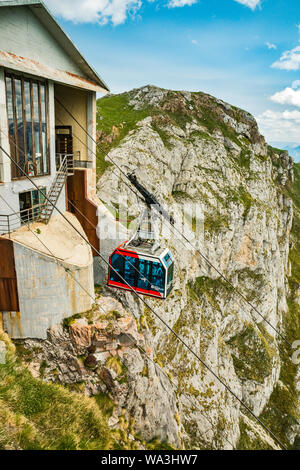 Seilbahn im El-Kabel der oberen Station an den Berg Macizo Zentrale, oben Fuente De, Picos de Europa, Kantabrien, Spanien Stockfoto