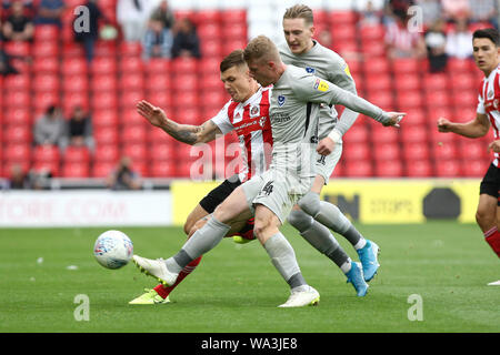 Sunderland, Großbritannien. 17 Aug, 2019. SUNDERLAND, ENGLAND AUG 17. Während der Sky Bet Liga 1 Übereinstimmung zwischen Sunderland und Portsmouth im Stadion des Lichts, Sunderland am Samstag, den 17. August 2019. Nur die redaktionelle Nutzung, eine Lizenz für die gewerbliche Nutzung erforderlich. Foto darf nur für Zeitung und/oder Zeitschrift redaktionelle Zwecke verwendet werden. (Credit: Steven Hadlow | MI Nachrichten) Credit: MI Nachrichten & Sport/Alamy leben Nachrichten Stockfoto