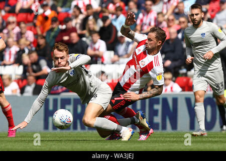 Sunderland, Großbritannien. 17 Aug, 2019. SUNDERLAND, ENGLAND AUG 17. Während der Sky Bet Liga 1 Übereinstimmung zwischen Sunderland und Portsmouth im Stadion des Lichts, Sunderland am Samstag, den 17. August 2019. Nur die redaktionelle Nutzung, eine Lizenz für die gewerbliche Nutzung erforderlich. Foto darf nur für Zeitung und/oder Zeitschrift redaktionelle Zwecke verwendet werden. (Credit: Steven Hadlow | MI Nachrichten) Credit: MI Nachrichten & Sport/Alamy leben Nachrichten Stockfoto